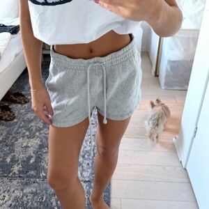 ARITZIA TNA Cozy Fleece Boyfriend 2" Sweat Short - size medium